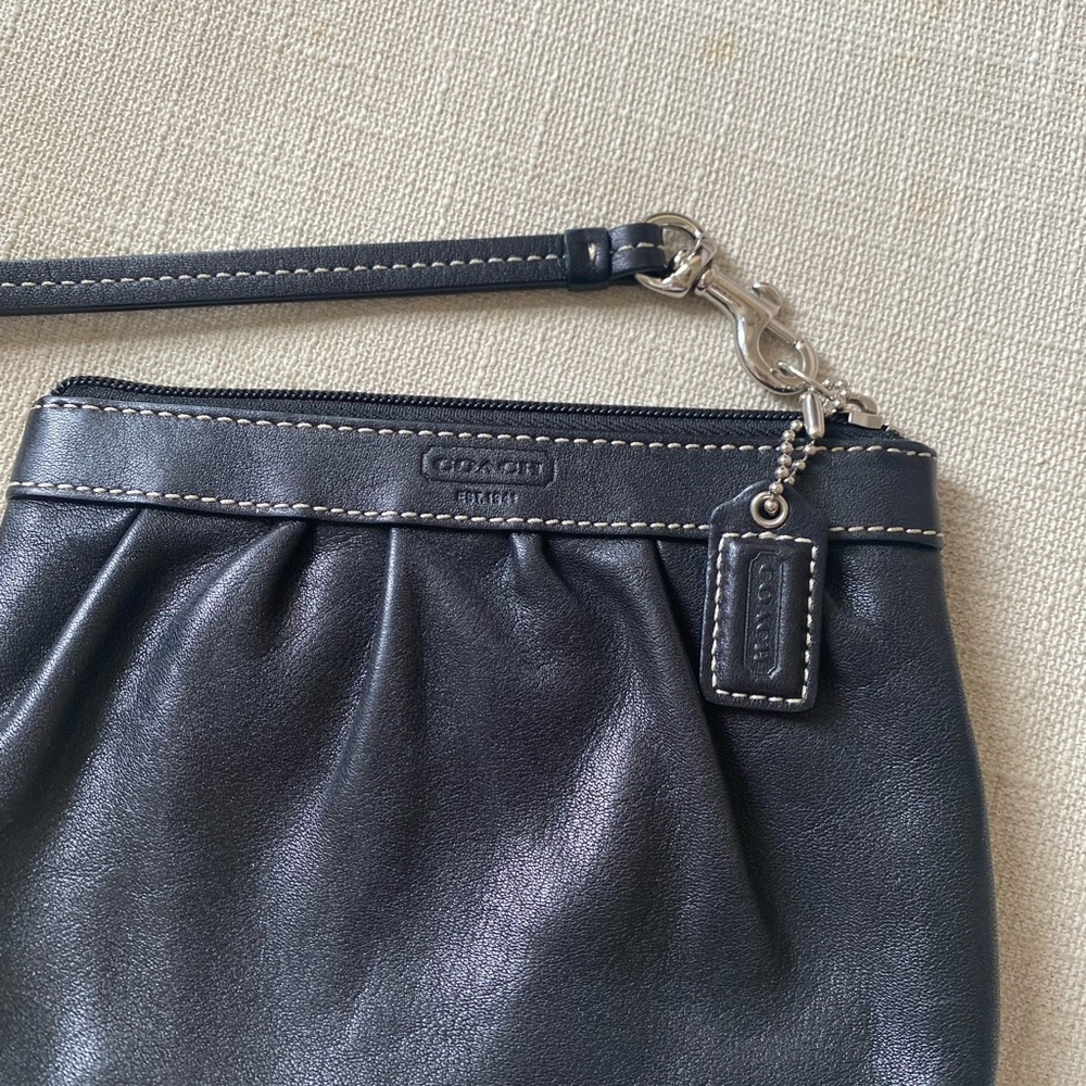 Coach Black Leather corner zip Wristlet pouch wallet - Picture 3 of 10